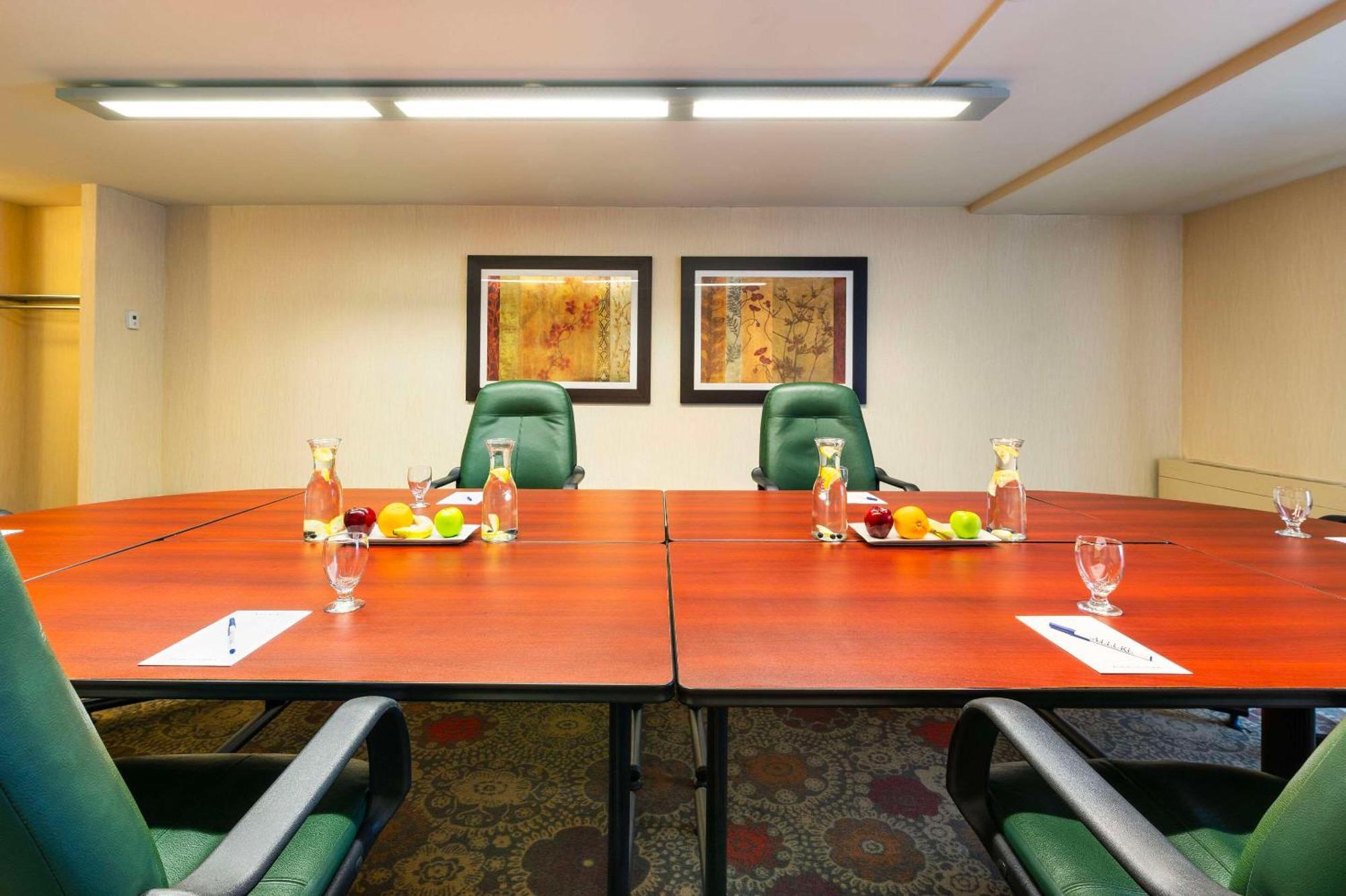 Allure & Conference Centre, Ascend Collection Barrie